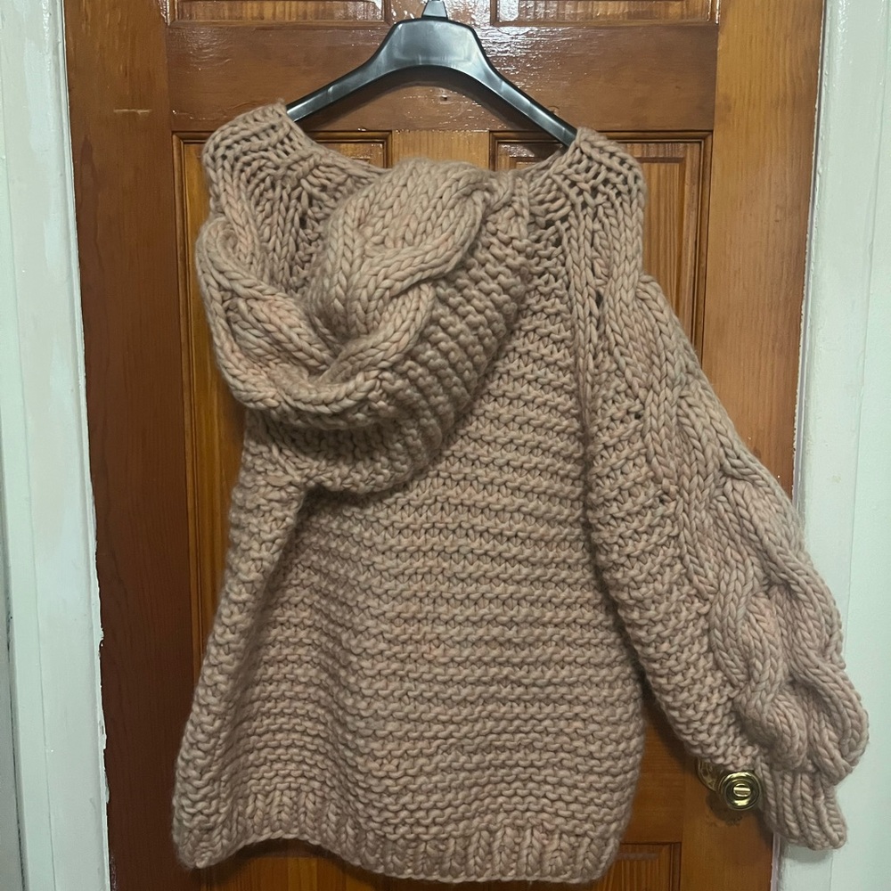 Chunky Knit Sweater - Tan